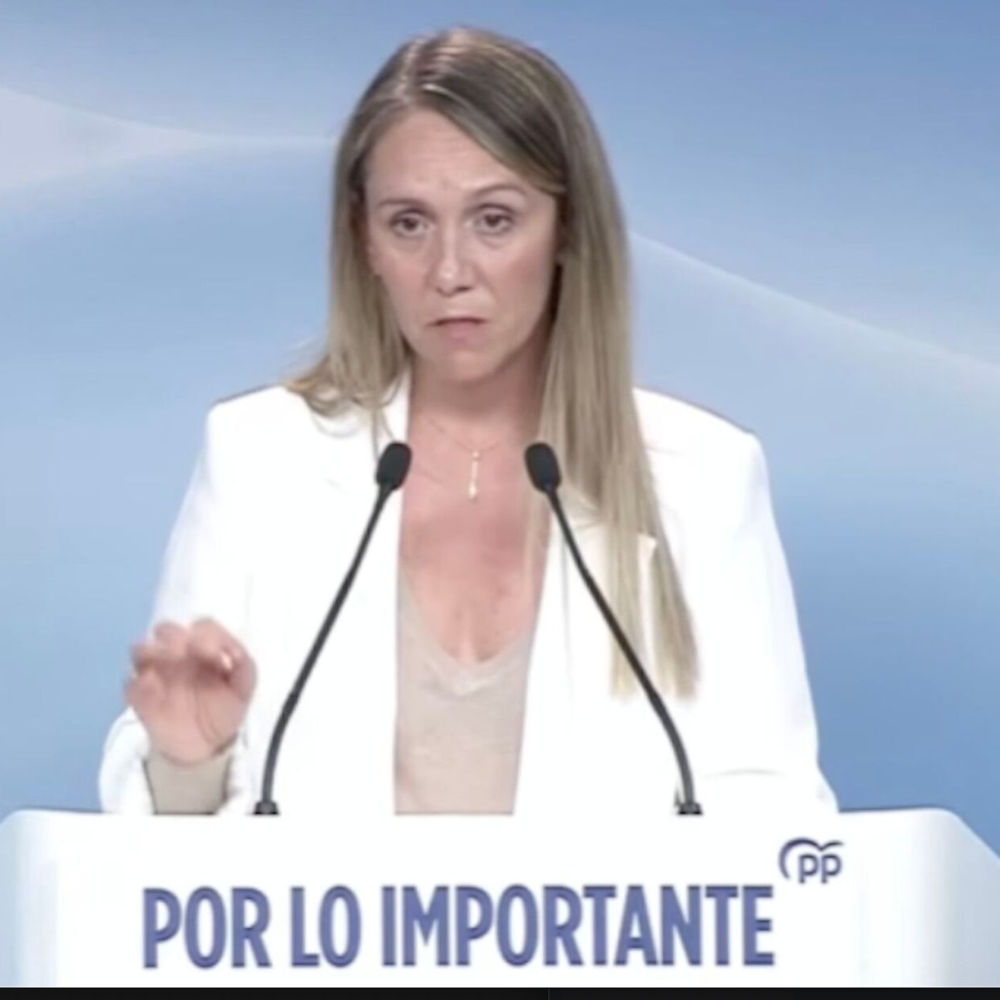 Entrevista a Alma Ezcurra por la regularización masiva de Pedro Sánchez