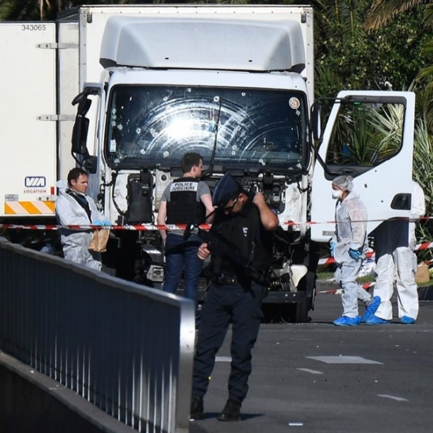 Testimonianza di un sopravvissuto all'attentato di Nizza - 15luglio2016 episode artwork