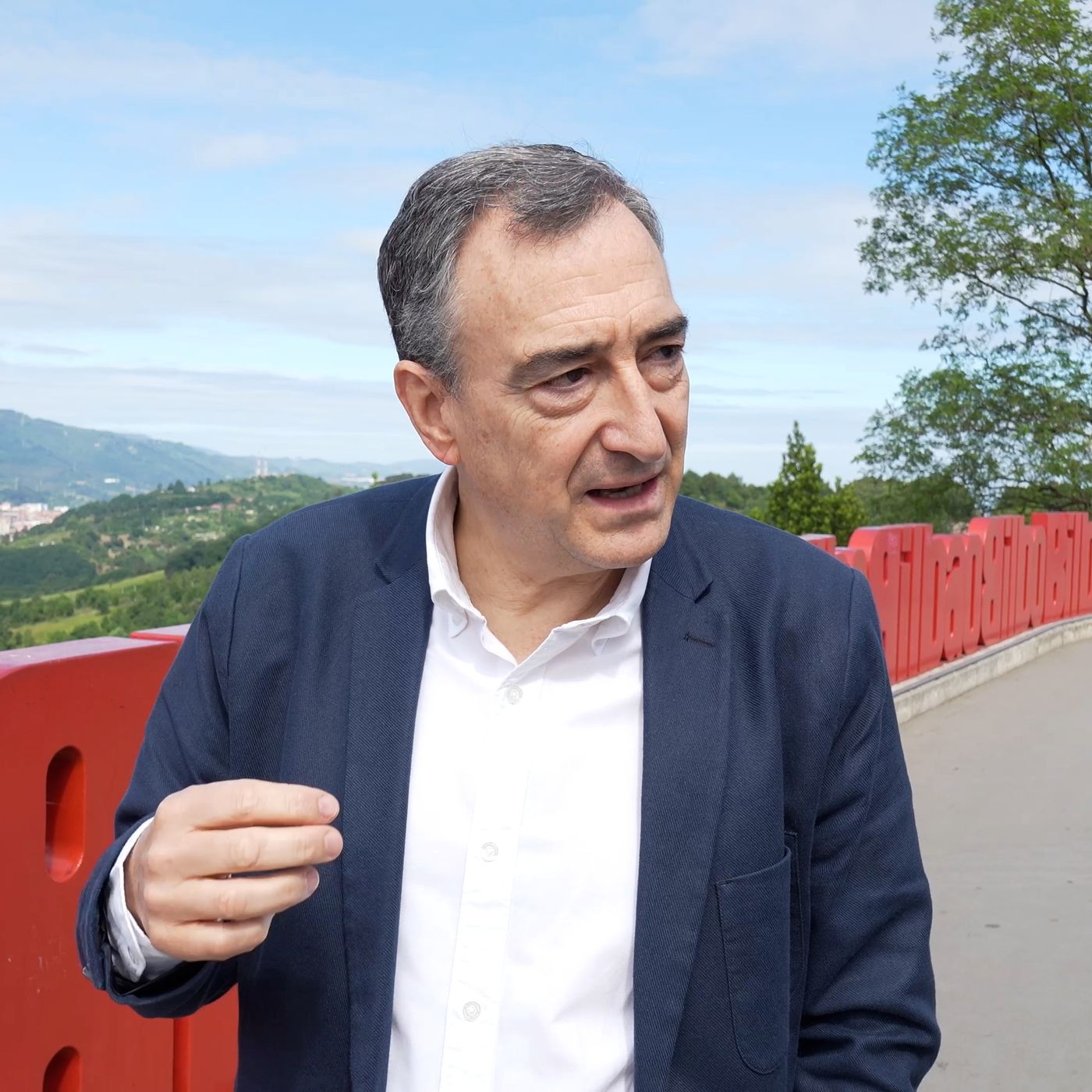 Políticos en bermudas | Aitor Esteban, contra la crispación en política: "Hay líneas que no se pueden cruzar; la política es todo menos teat episode artwork