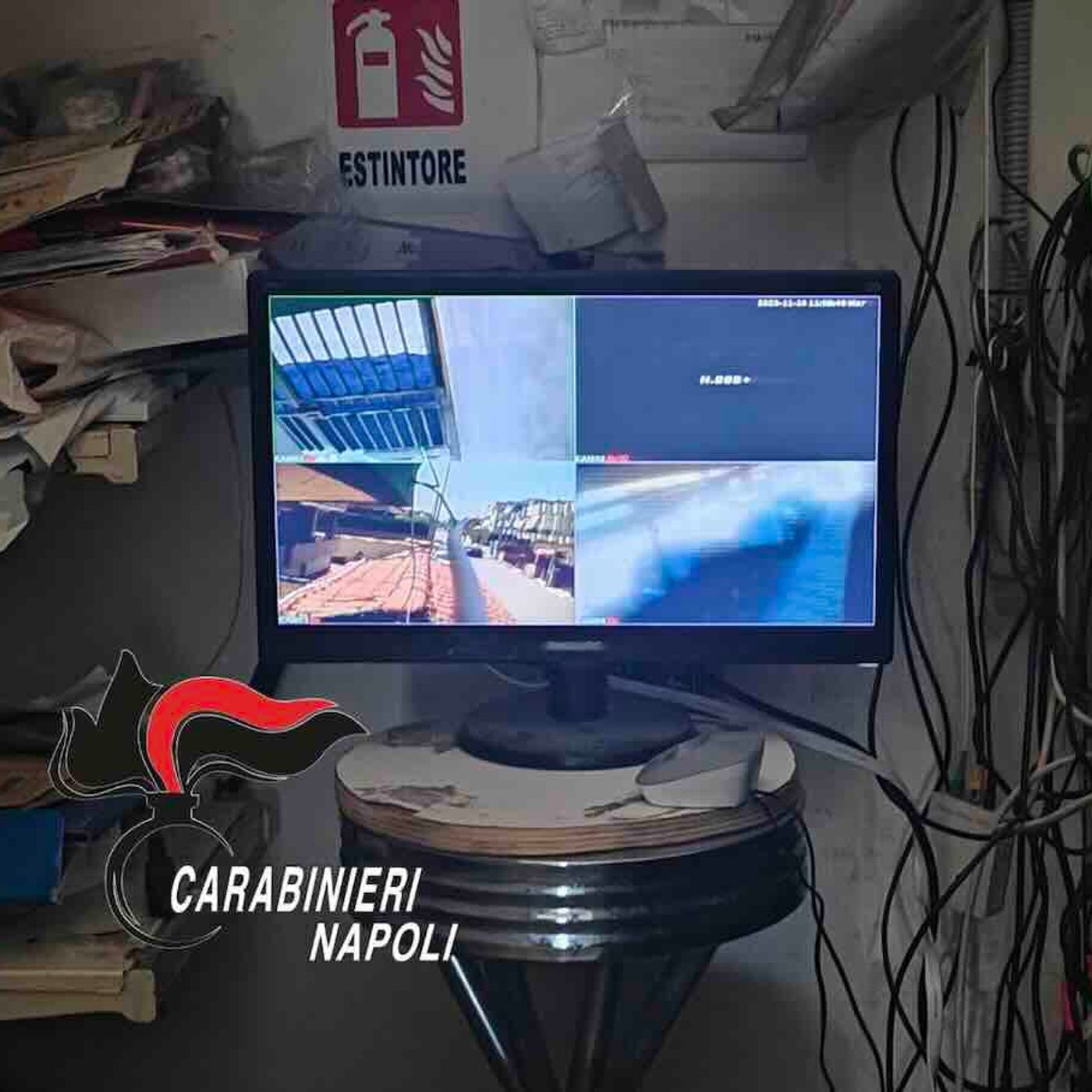 Giugliano, Nonna, madre e pusher: arrestata 41enne