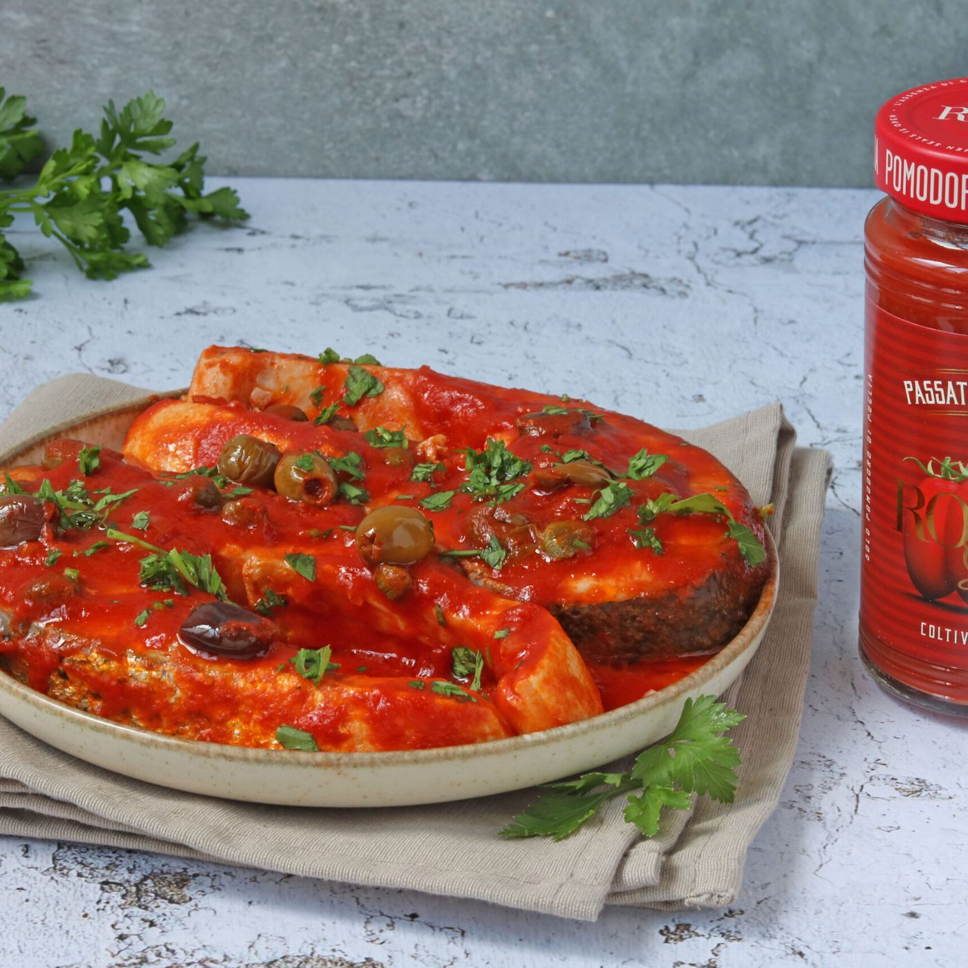 Tranci di salmone con olive, capperi e salsa di datterini episode artwork