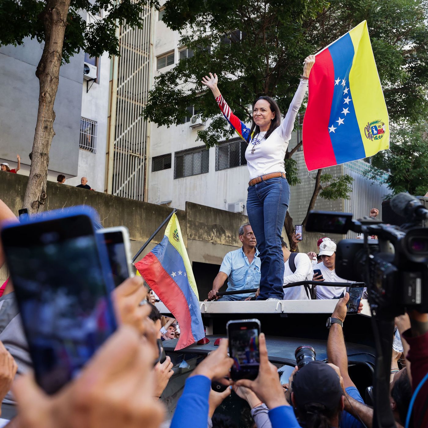 Las Noticias de La Mañana: Los colaboradores de Corina Machado consiguen salir de Venezuela