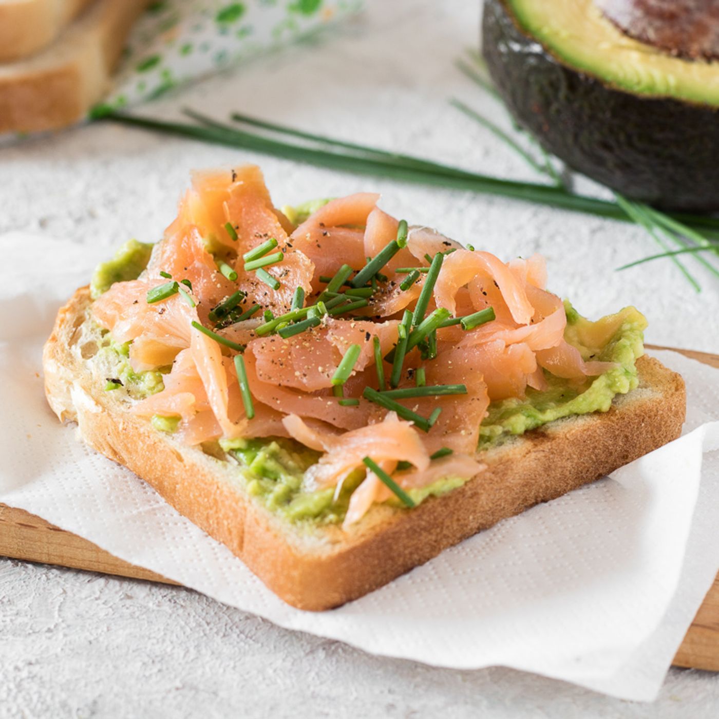 AVOCADO TOAST CON SALMONE