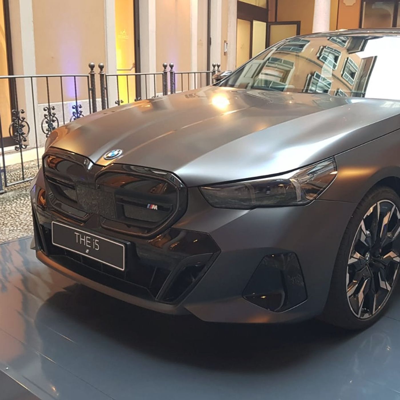 BMW Serie 5 - Mix vincente tra serie 3 e 7 episode artwork