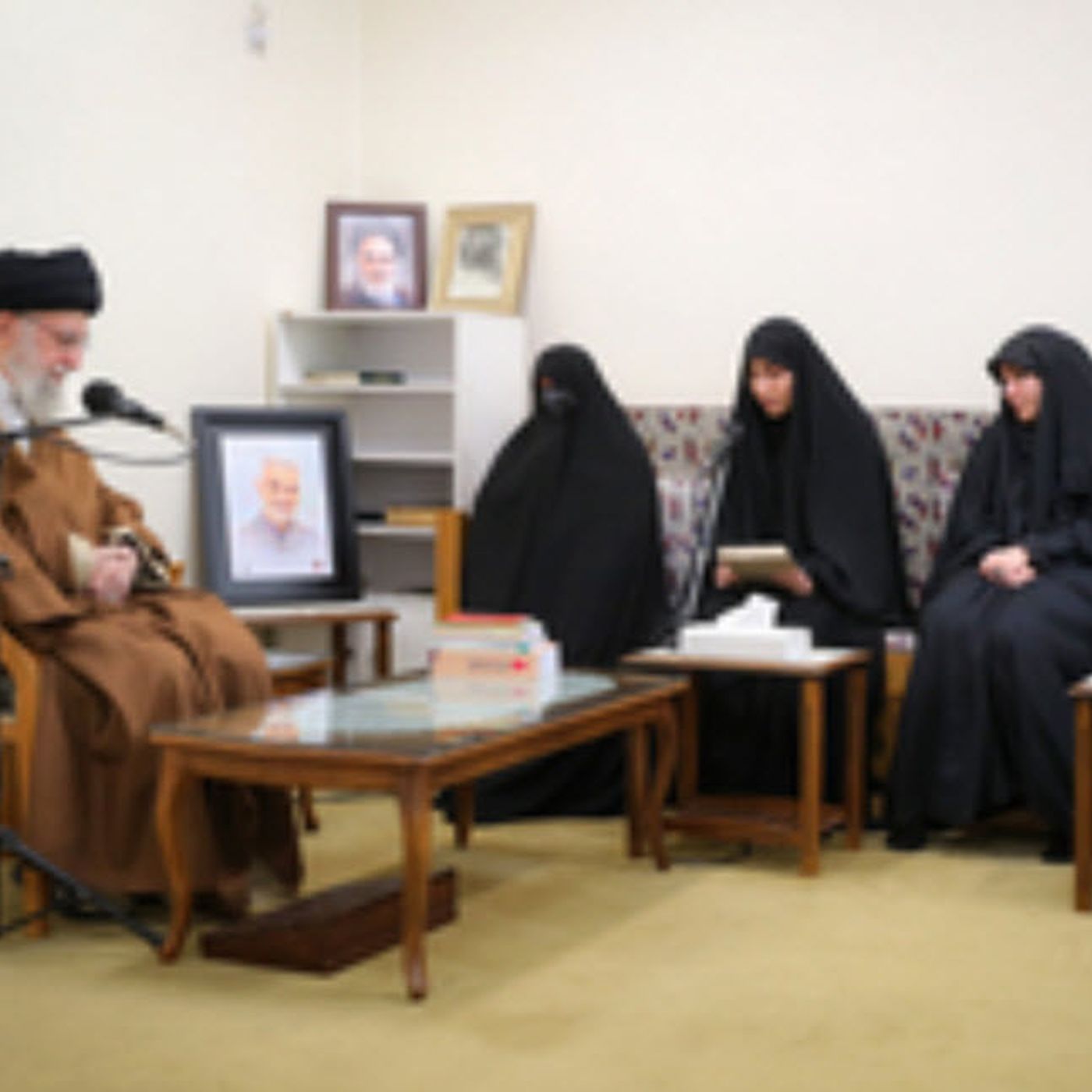 حرف اصلی خامنه ای در دیدار با زنان رژیمی چه بود ؟  صلاح عبدالله نژاد