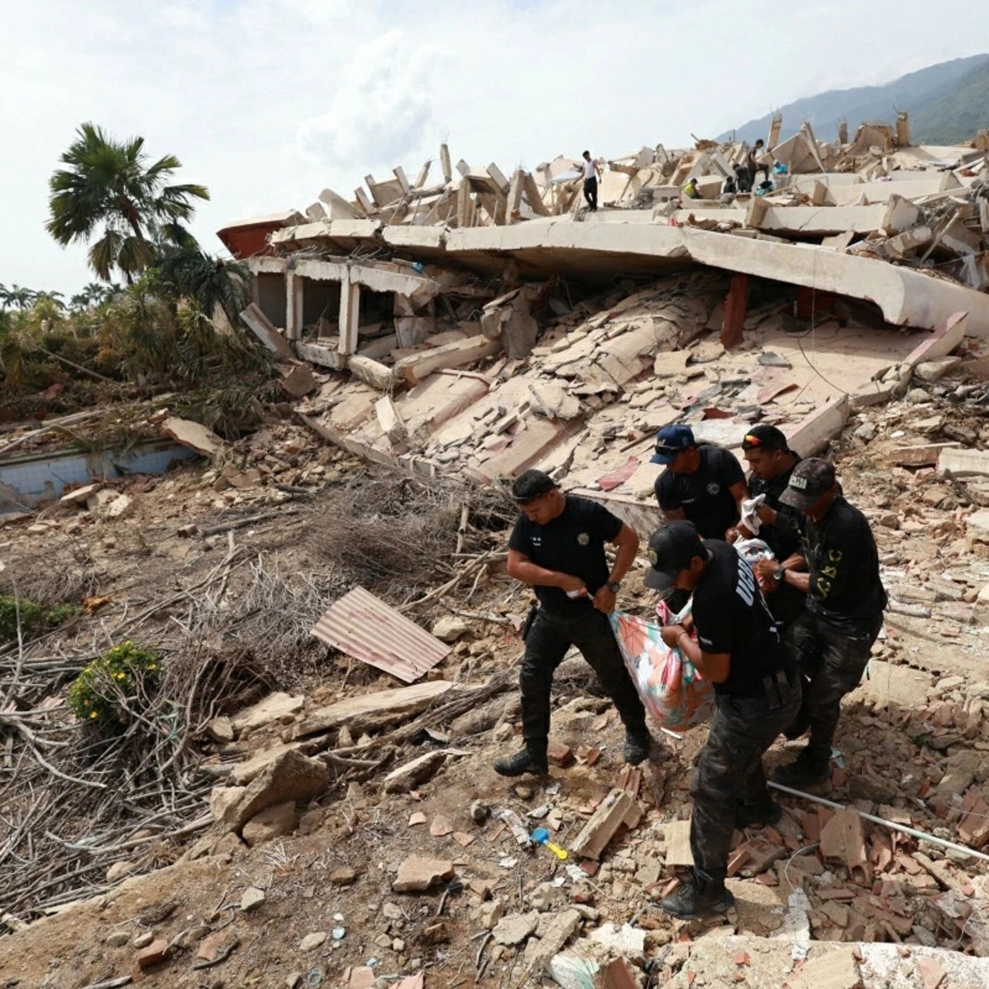 Venezuela quake death toll nears 1,000 as foreign rescuers arrive episode artwork