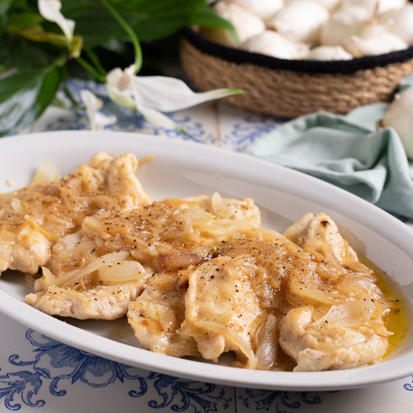 Petto di pollo con cipolle e vino bianco episode artwork