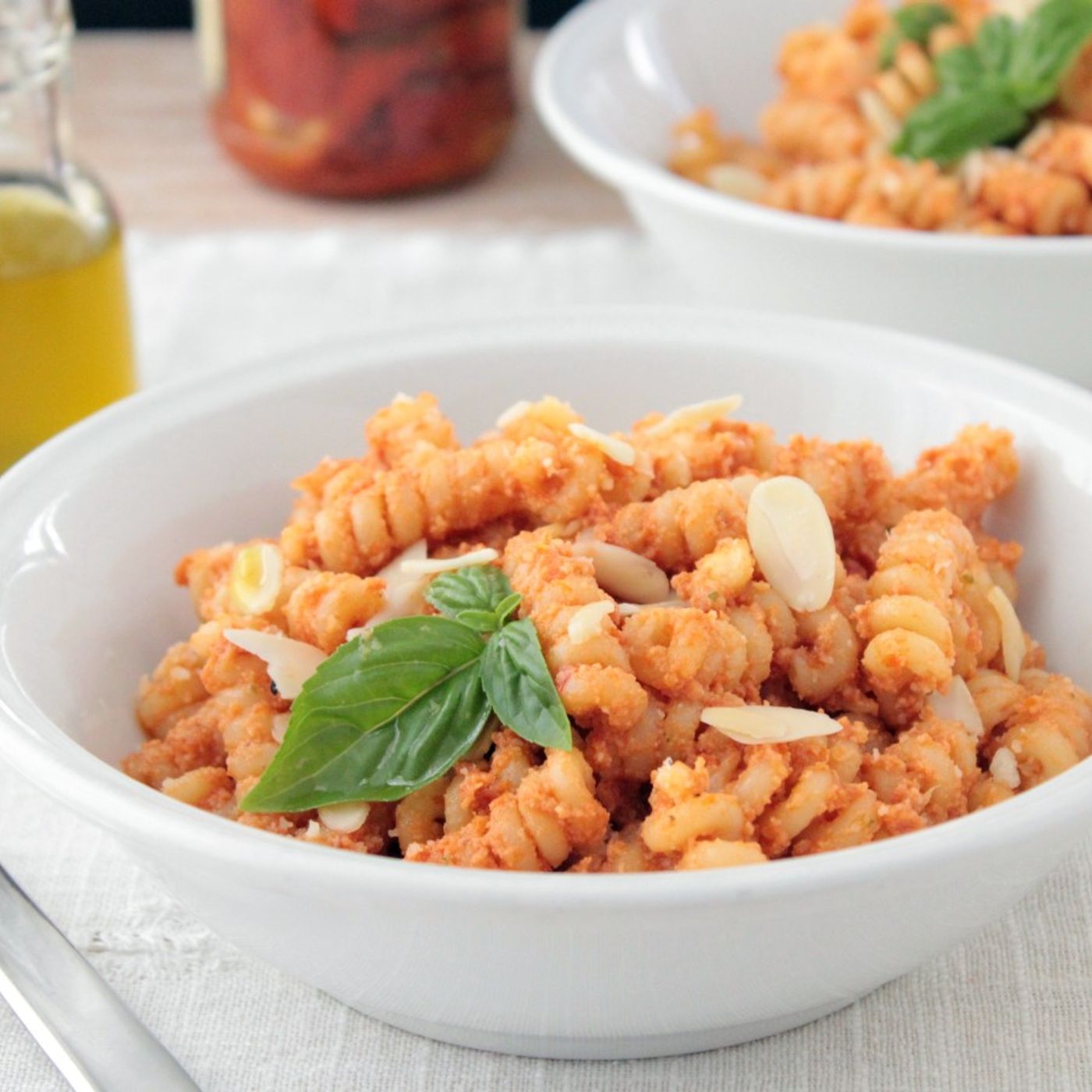 Pasta fredda con pesto di pomodori sott'olio ricetta episode artwork