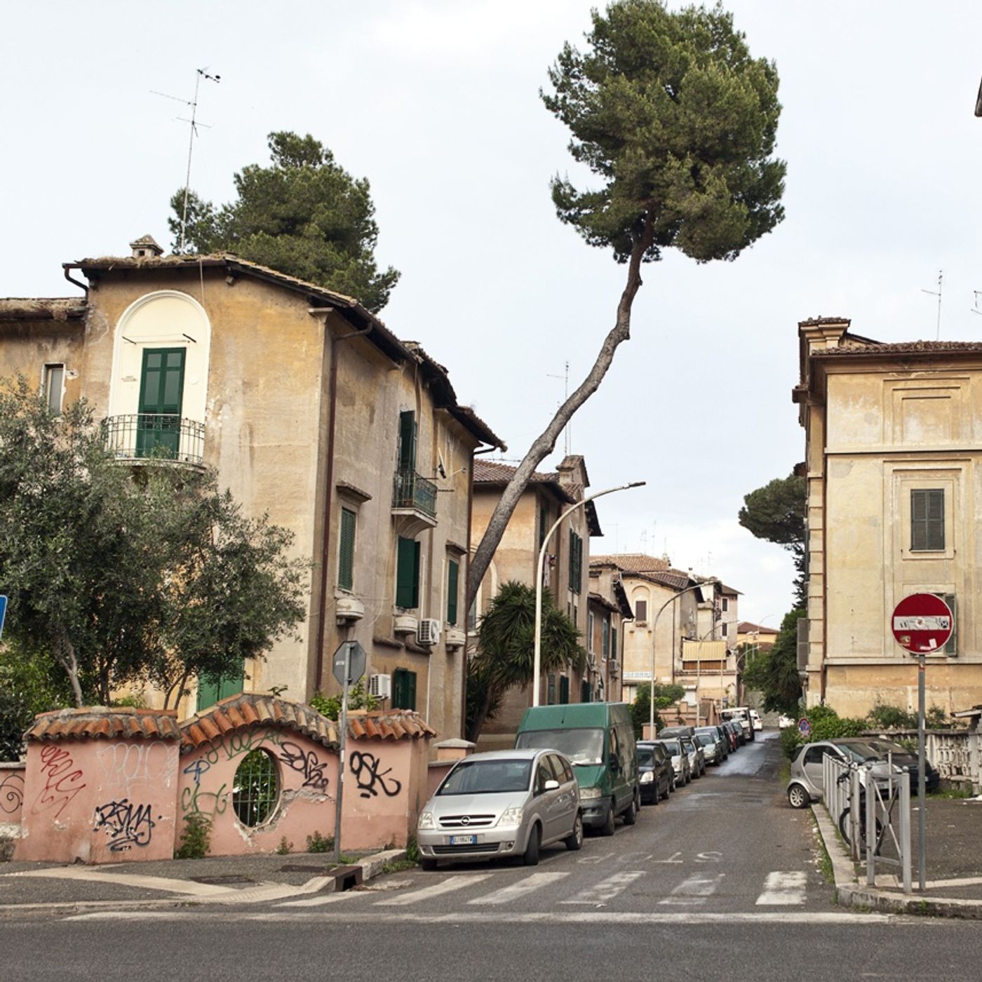 #695 Accesso alla casa, accesso all'asilo, asfalto e altre storie di Roma episode artwork