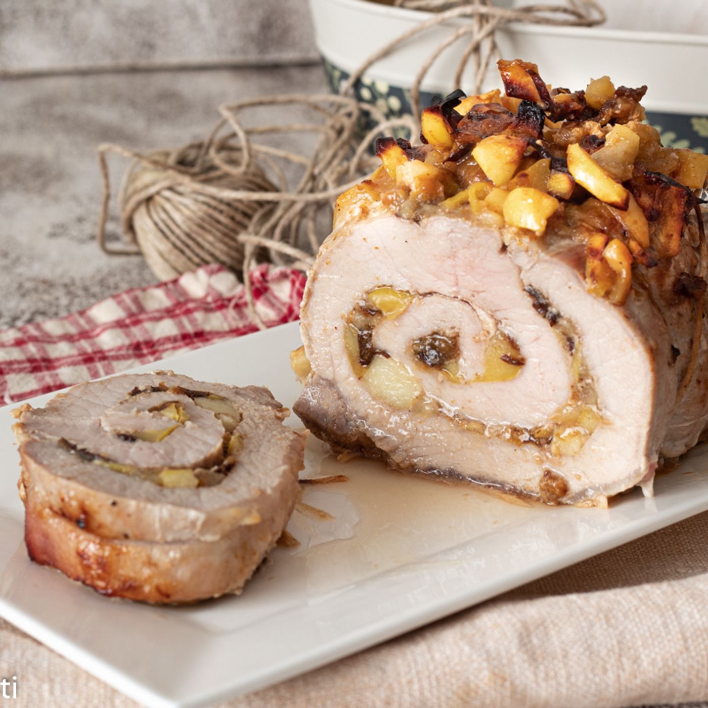 Arrosto di lonza farcito con mele e prugne
