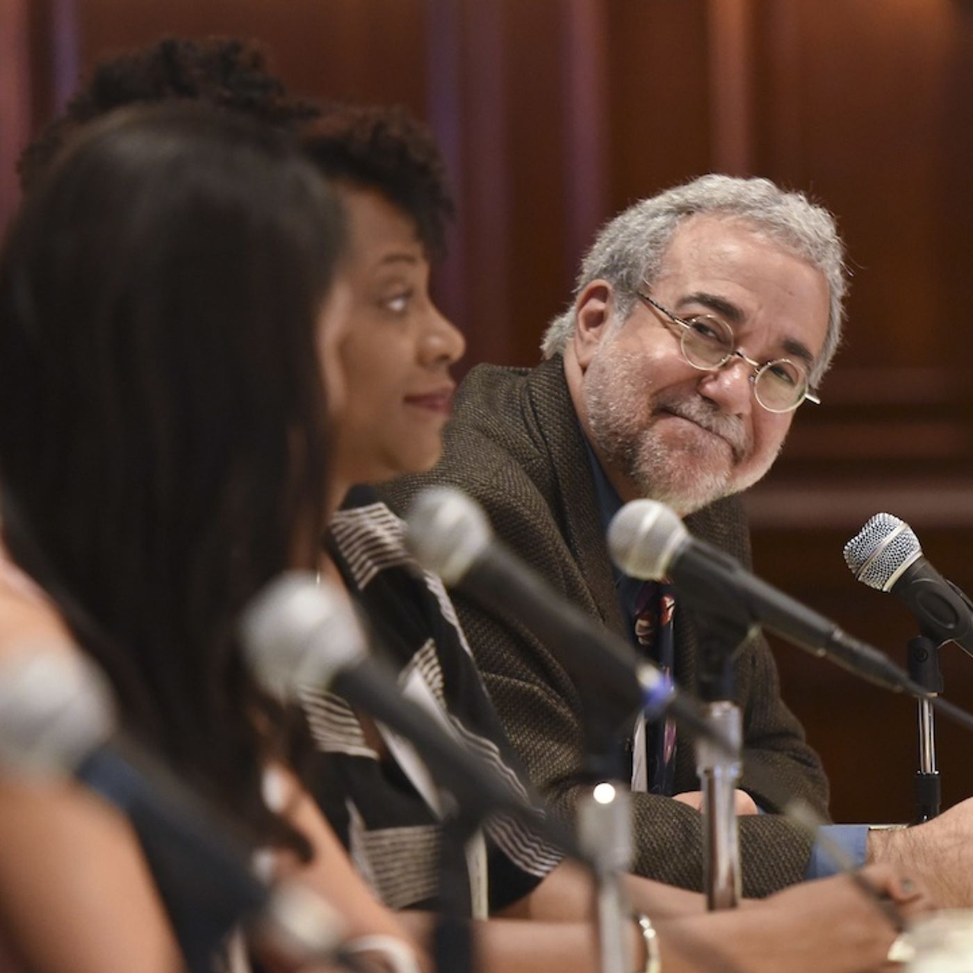 How to pitch Chicago-based reporters with national media episode artwork