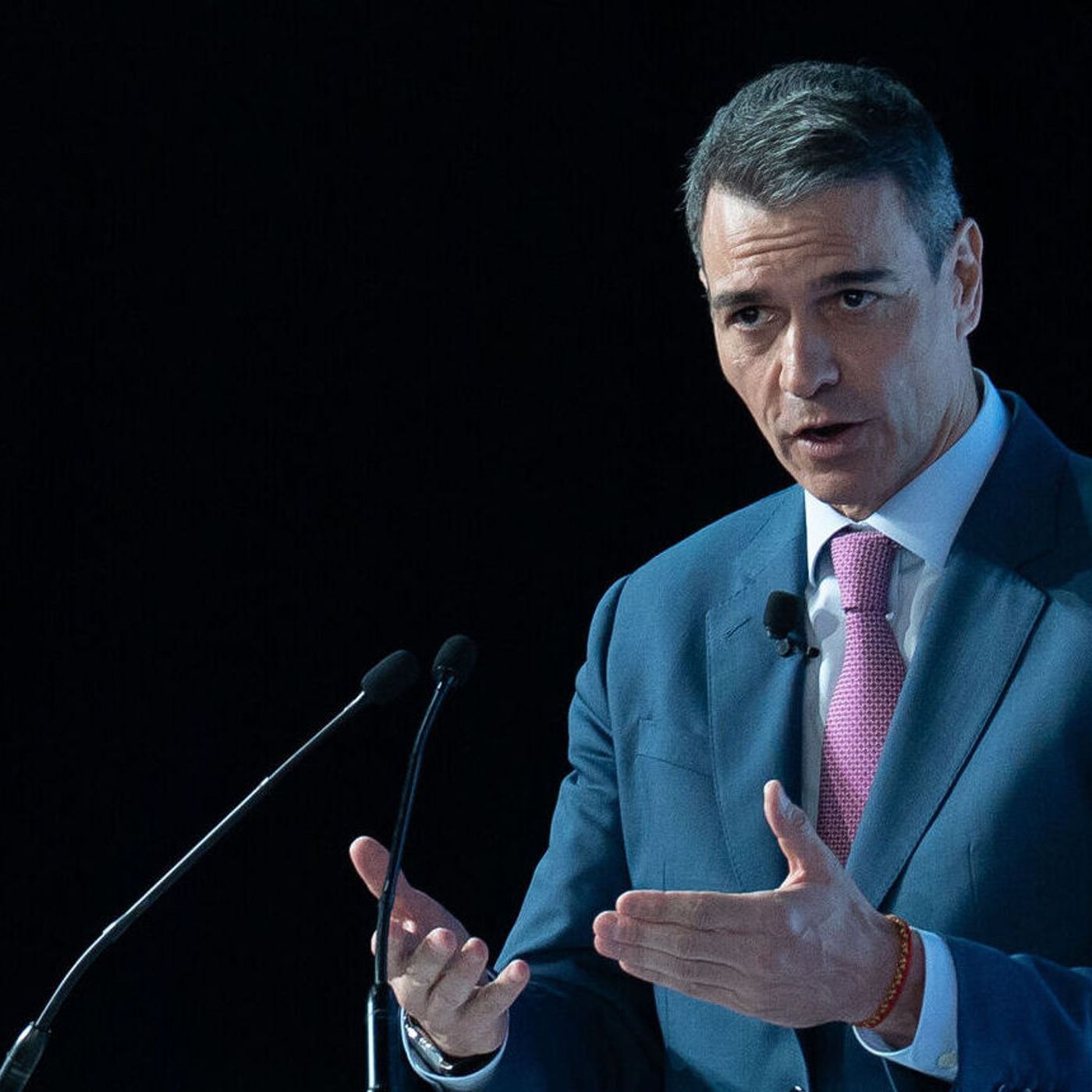 Federico a las 7: Peinado estrecha el cerco a Sánchez