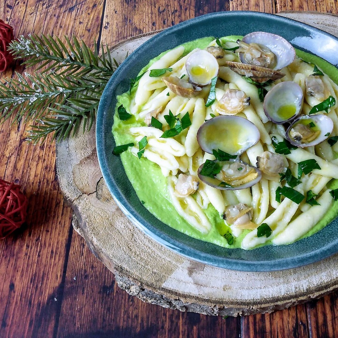 Pasta con vongole e crema di zucchine: un connubio perfetto per un primo  gustoso e avvolgente episode artwork