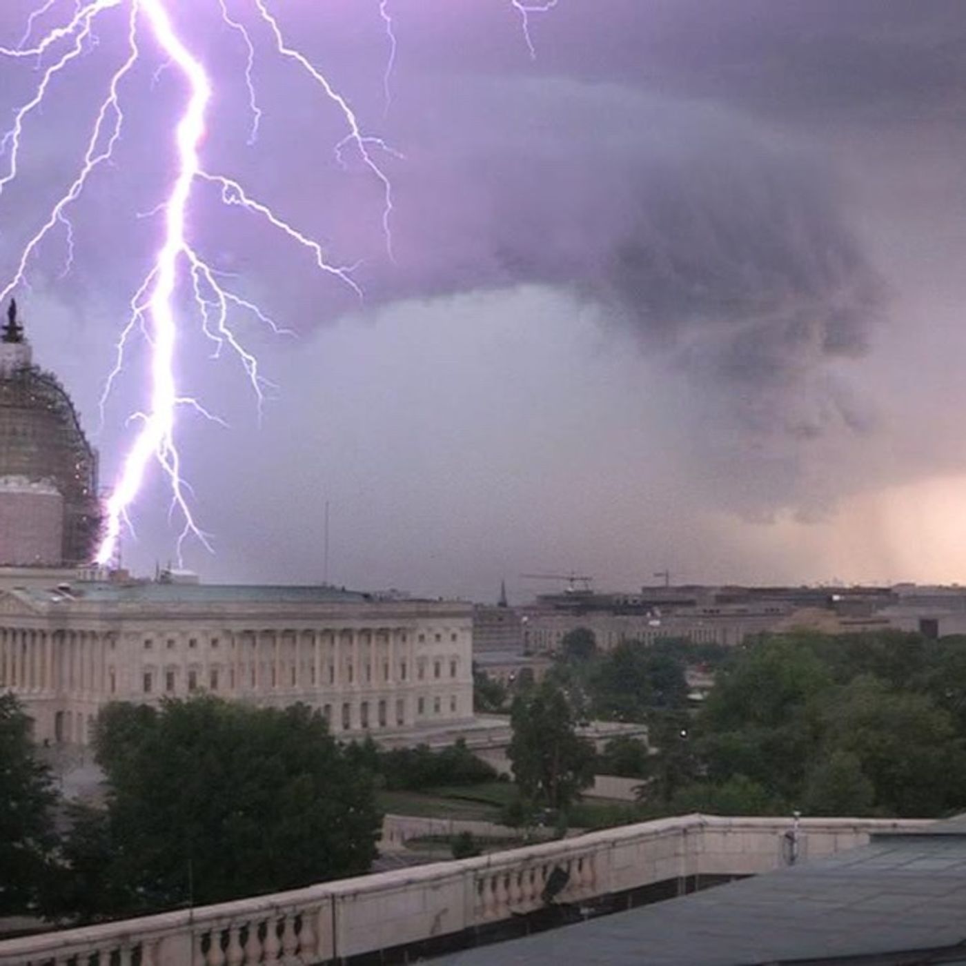 Lightning Strikes US Capitol and WASHINGTON MONUMENT on NYE!!!(OMEN)
