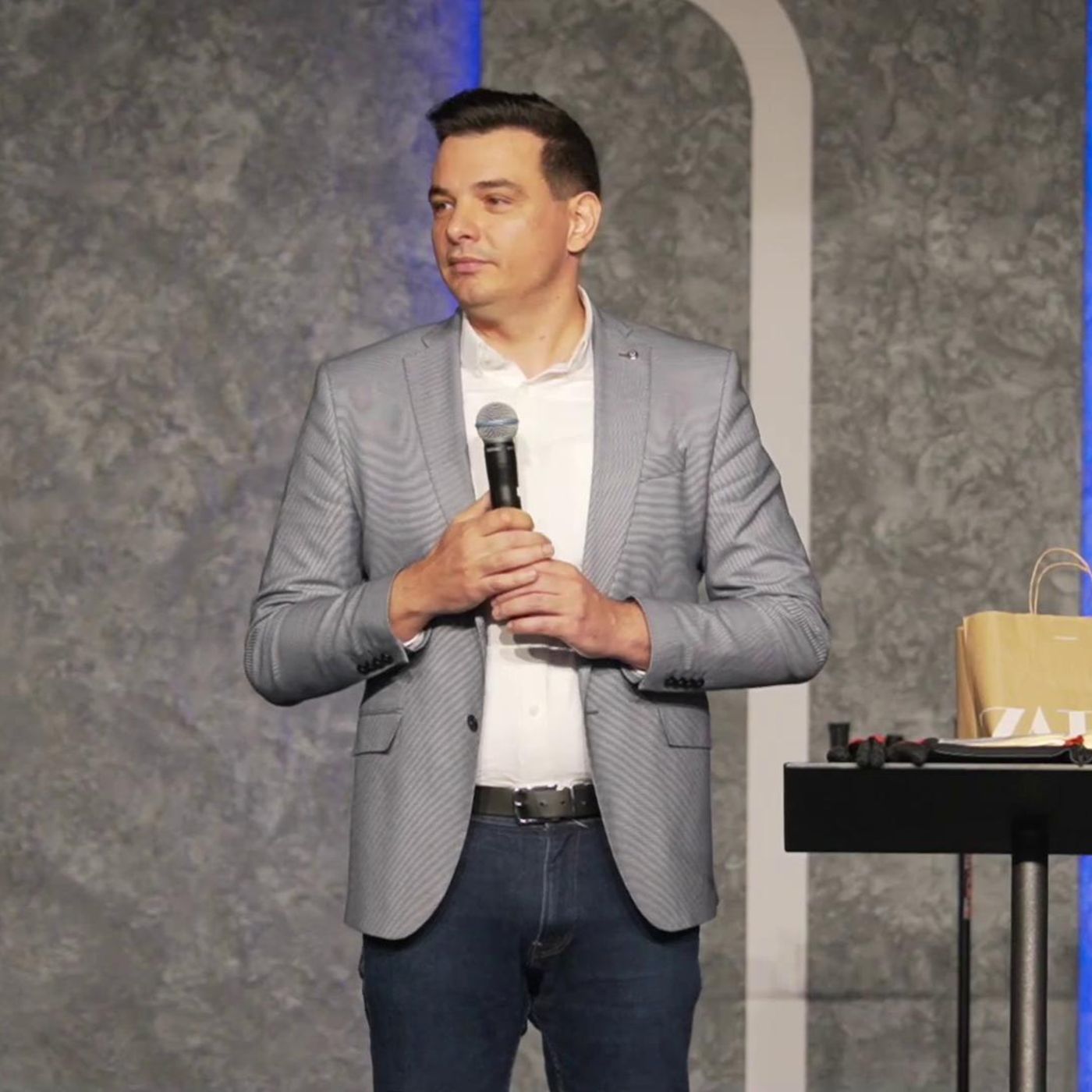 Slujește cu bucurie pe Isus! - Adi Mocan Slujește cu bucurie pe Isus! - Adi Mocan