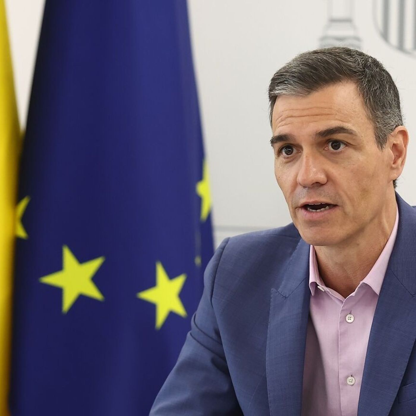 Es Noticia: La vergonzosa entrevista masaje a Sánchez en la Cadena Ser