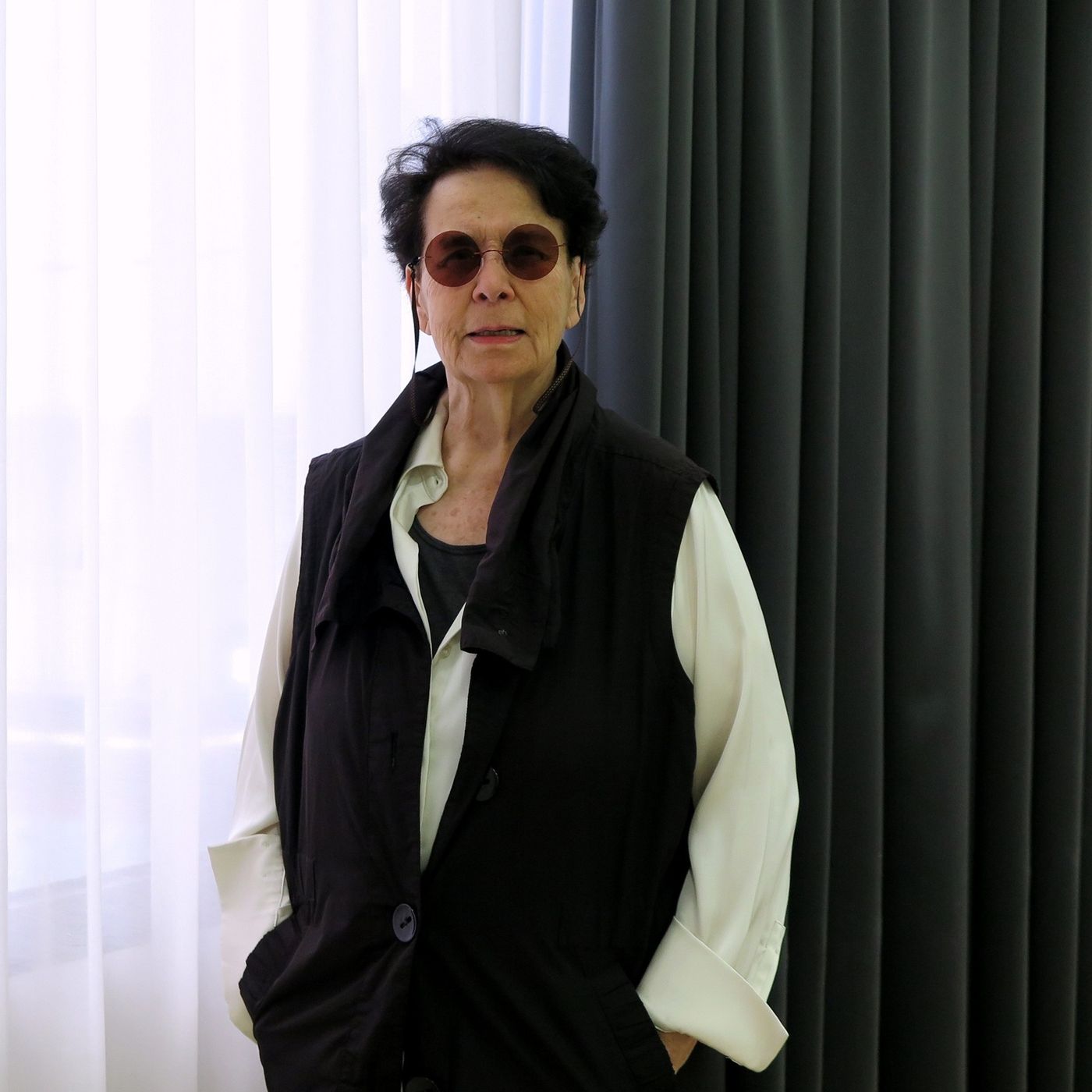 Lola Salvador, guionista y productora de cine episode artwork