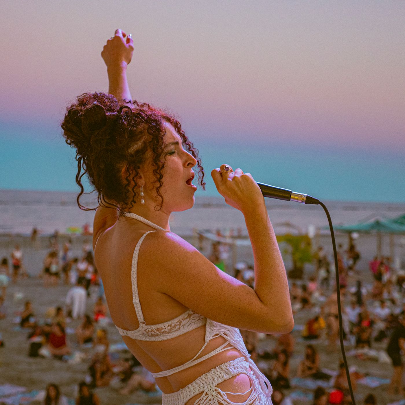 Marianne Mirage, la voce del Kalemana Festival: tra musica e yoga - Radio Wellness Marianne Mirage, la voce del Kalemana Festival: tra musica e yoga - Radio Wellness