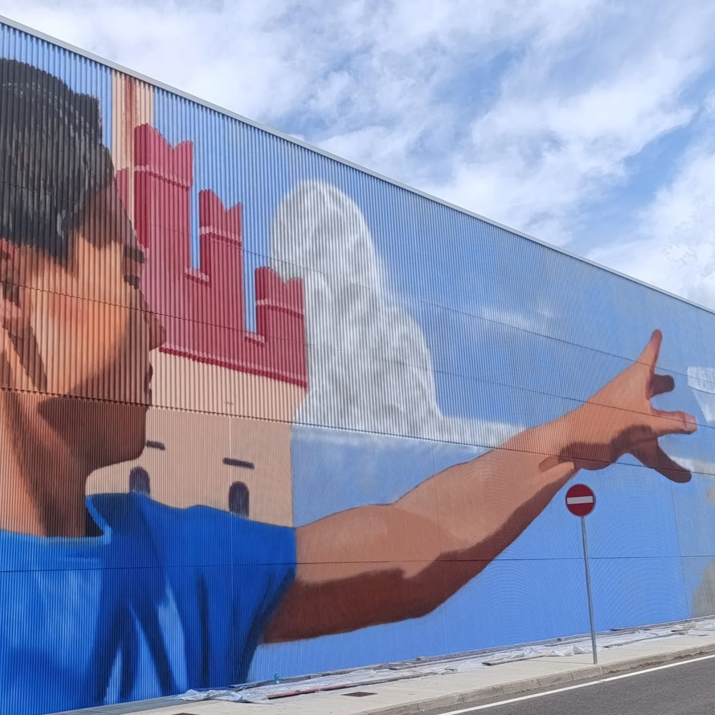 Svelato il mega-murale di Robert Vargas: il  sogno di Ferrarin ispirazione per i giovani episode artwork