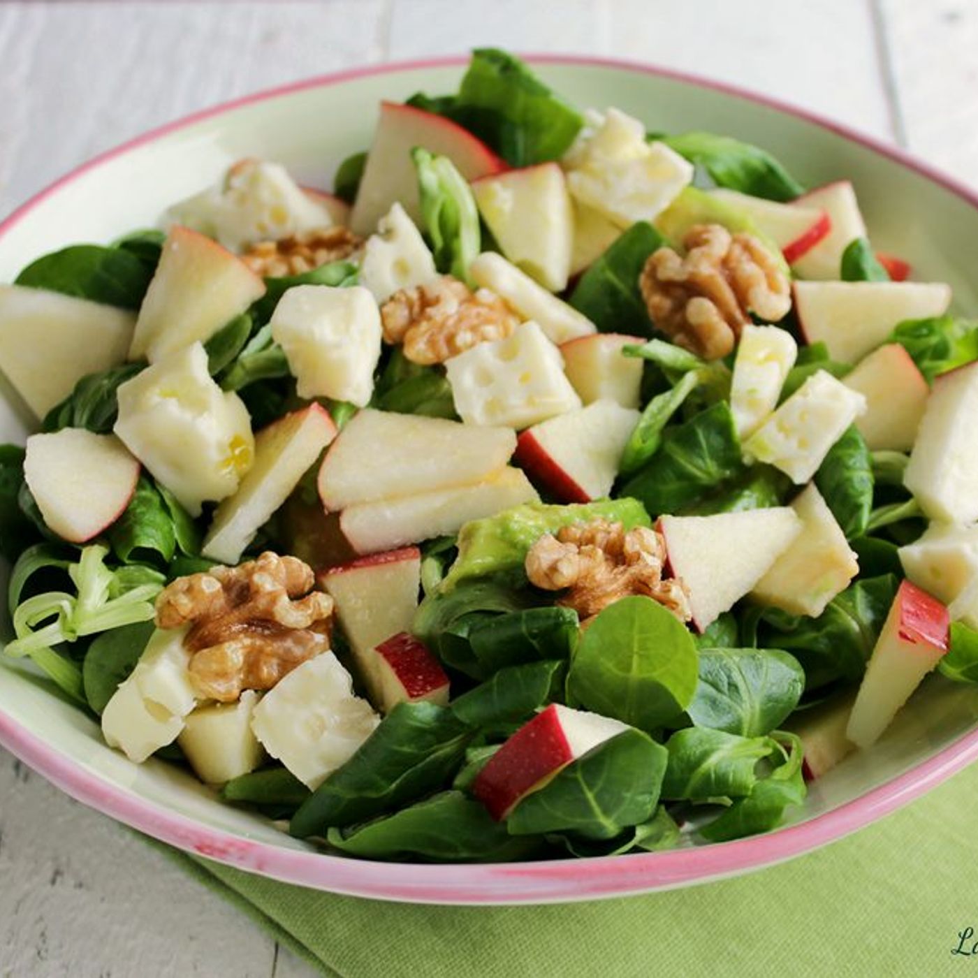 Insalata di avocado noci e mele episode artwork