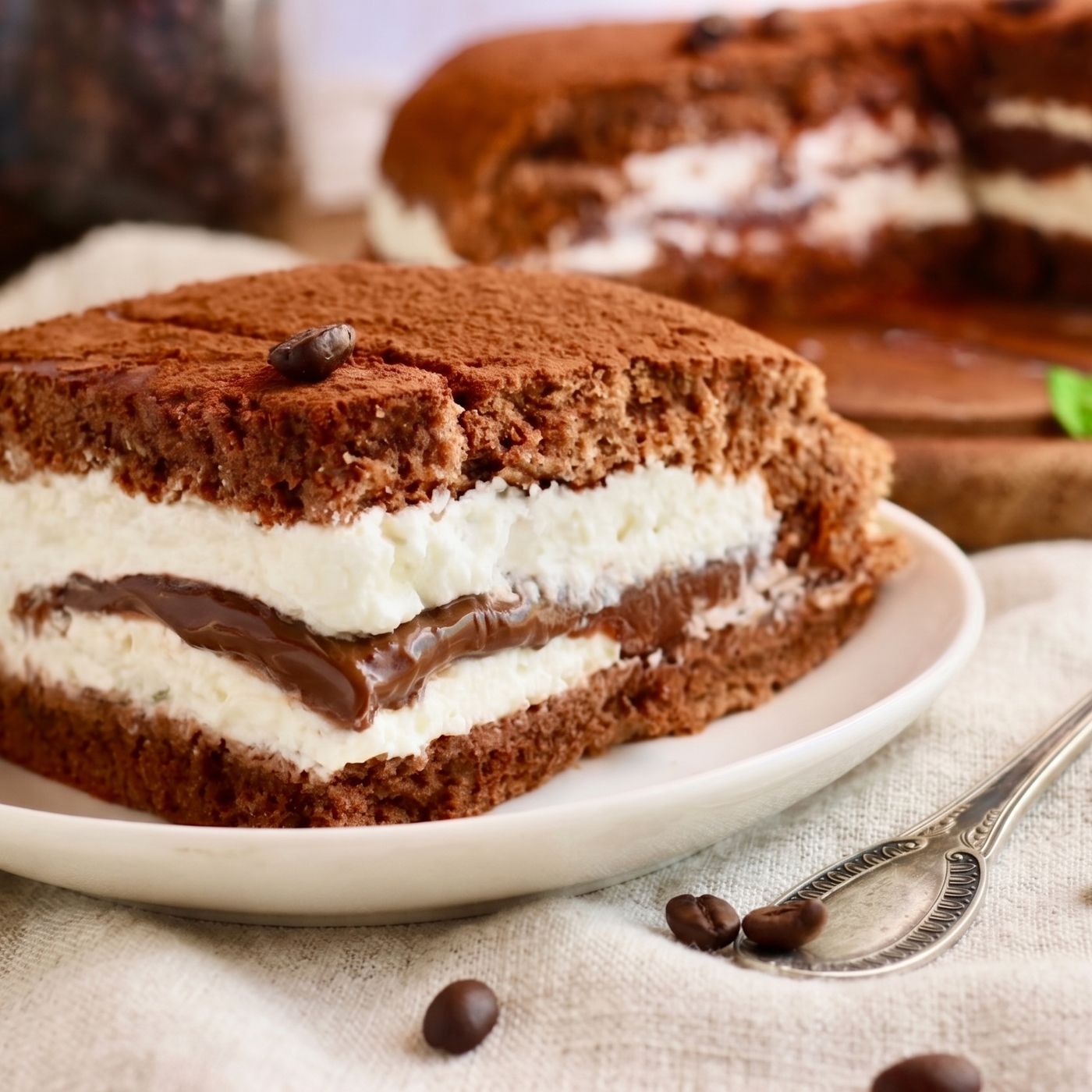 Torta farcita con panna e nutella: la ricetta facile, golosa e soffice episode artwork