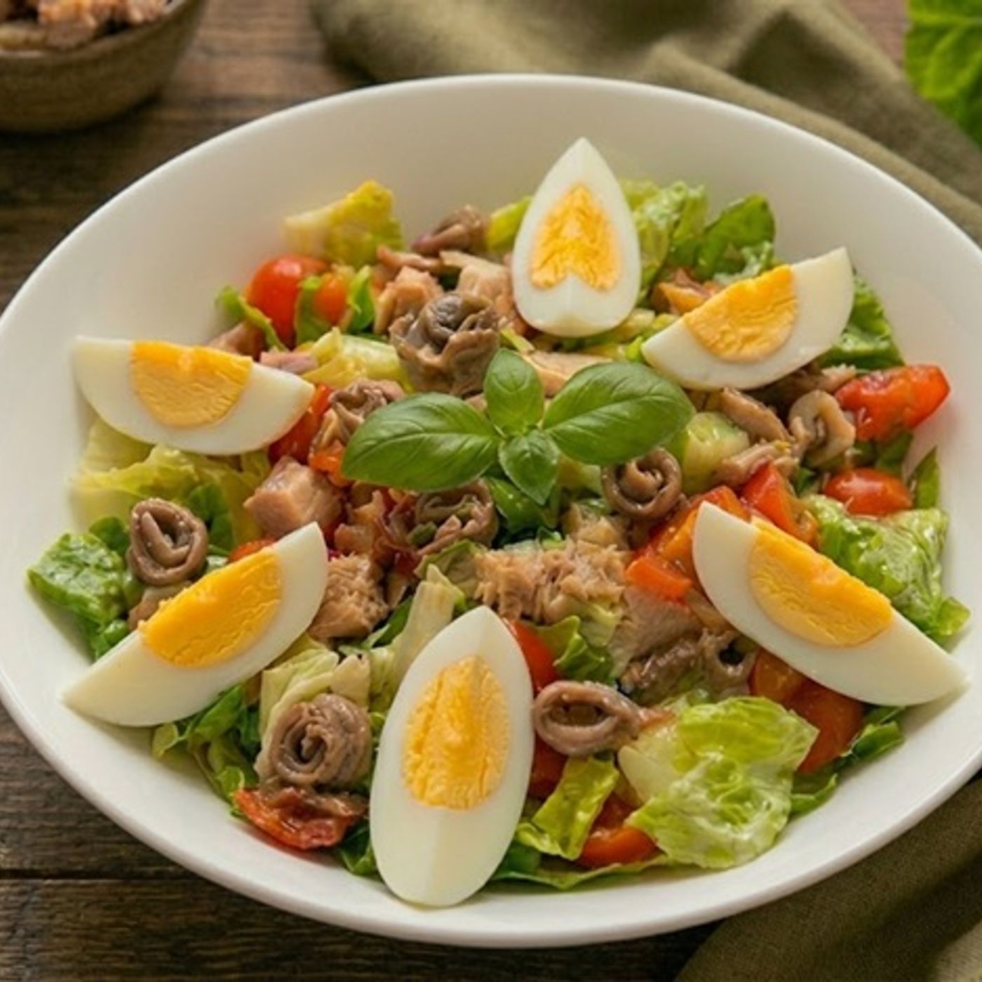 INSALATA NIZZARDA: il segreto per un piatto fresco, ricco e perfettamente bilanciato episode artwork