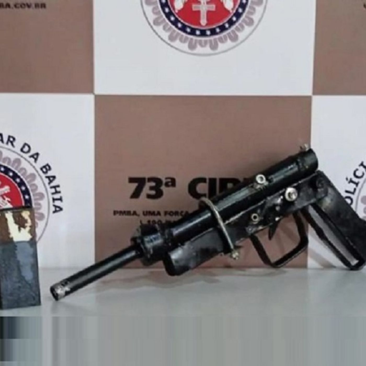 Homem flagra catador retirando arma de fogo caseira de uma caçamba de lixo, toma o objeto e aciona a PMBA em Juazeiro, diz denunciante