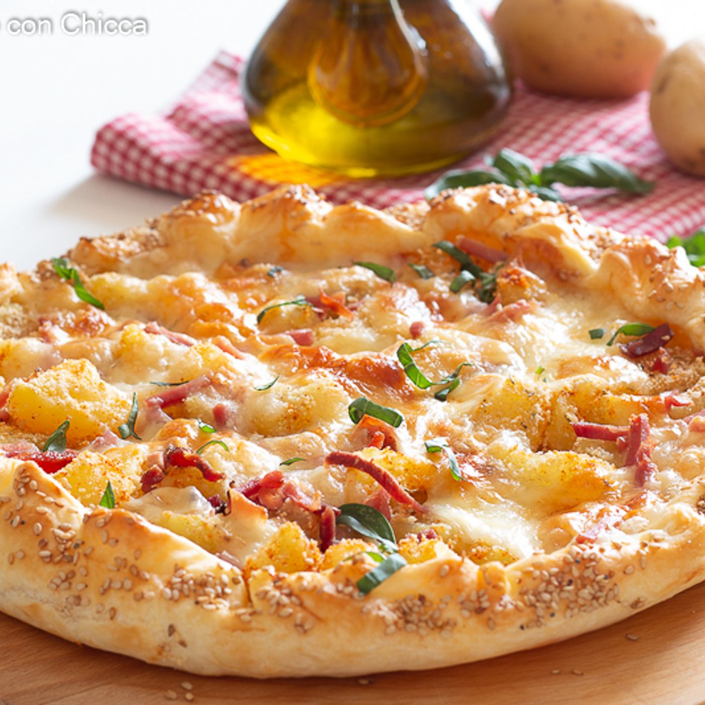 Torta salata con patate sabbiose e speck