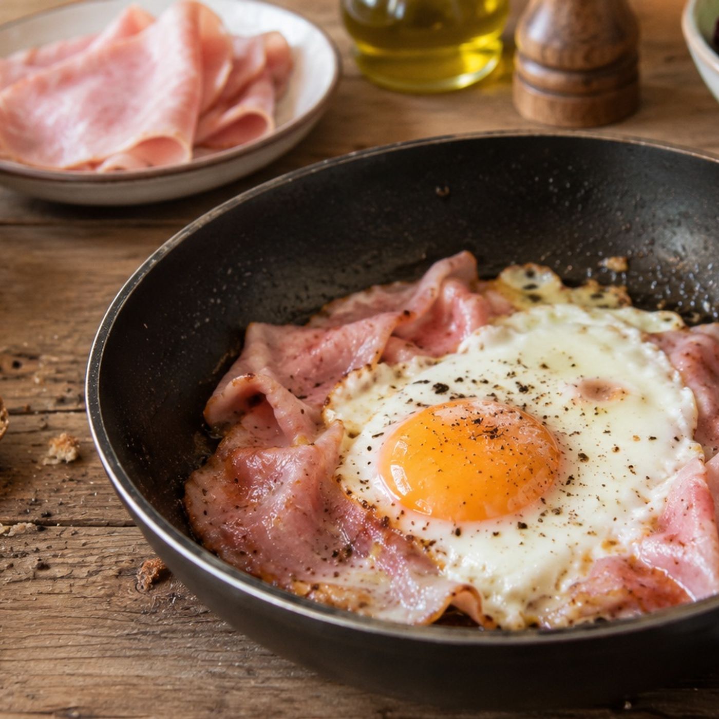 Uova al tegamino con prosciutto cotto: cena pronta in 10 minuti episode artwork