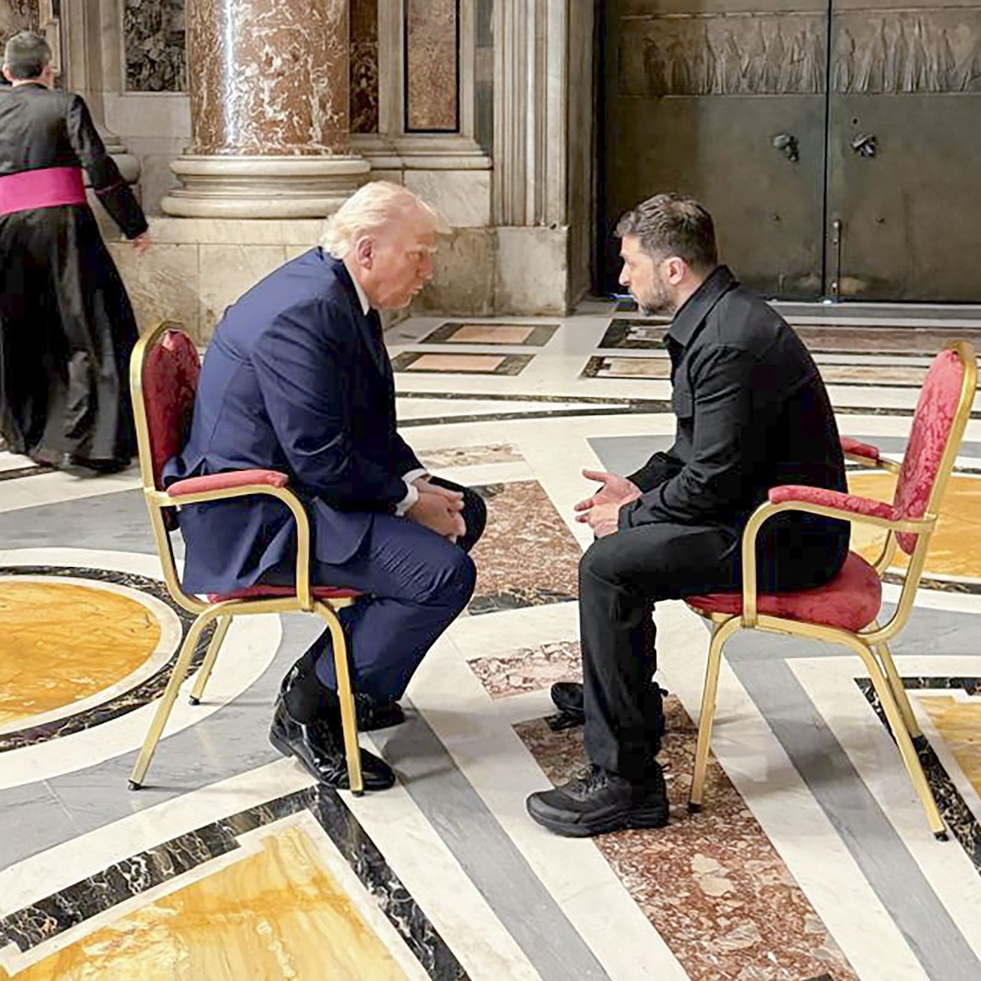 Las noticias de La Trinchera: Reunión "productiva" entre Trump y Zelensky en El Vaticano