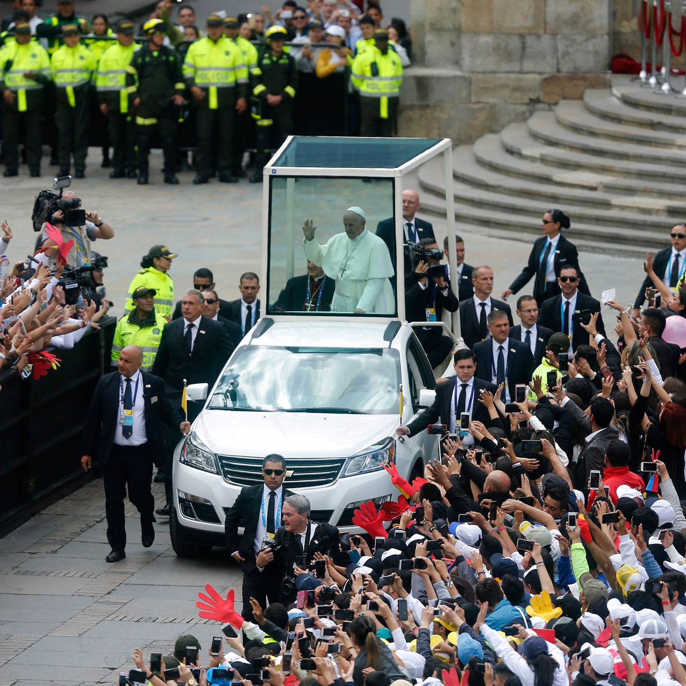 El Papa Francisco llega a la plaza de Bolívar en Bogotá episode artwork