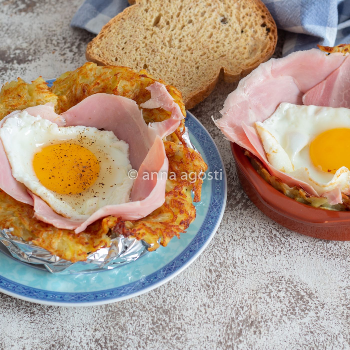Cestini di patate croccanti con uovo e prosciutto