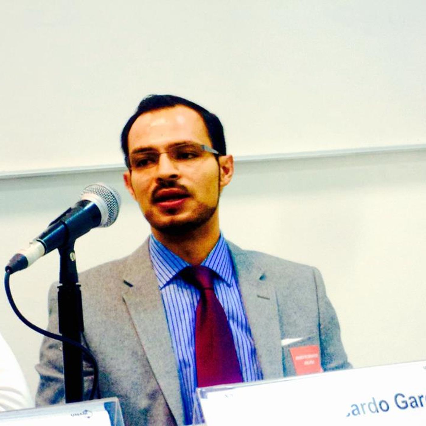 Entrevista al Mtro César García Razo