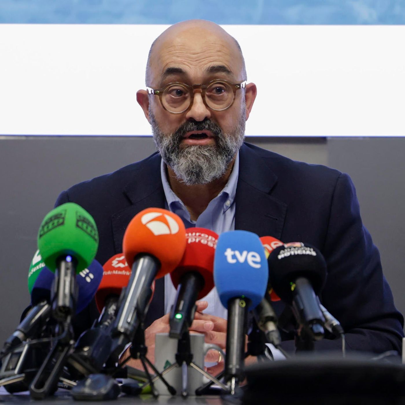La Brújula de la Economía: La subida de precios en aerolíneas, los Presupuestos del Estado y el presidente de Adif (27/04/2026) episode artwork