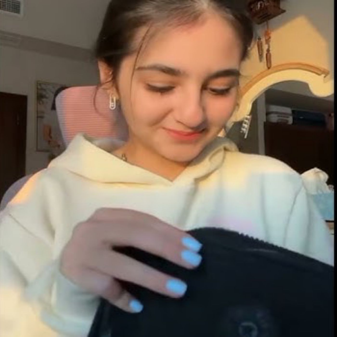 ديما كام في أول يوم دراسي لها! 🥰📚✨