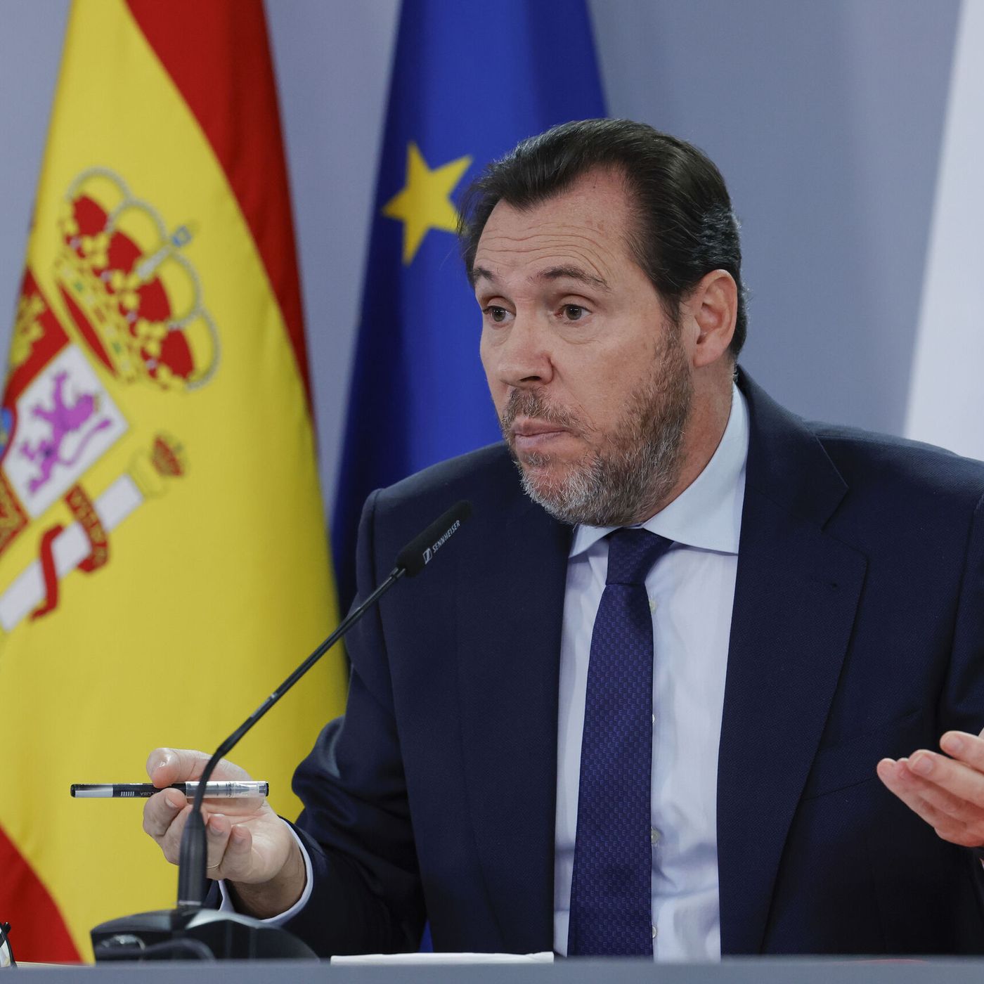 Tertulia de Cuesta: Puente sigue sin dejar nada claro con sus explicaciones mientras los trabajadores piden su dimisión