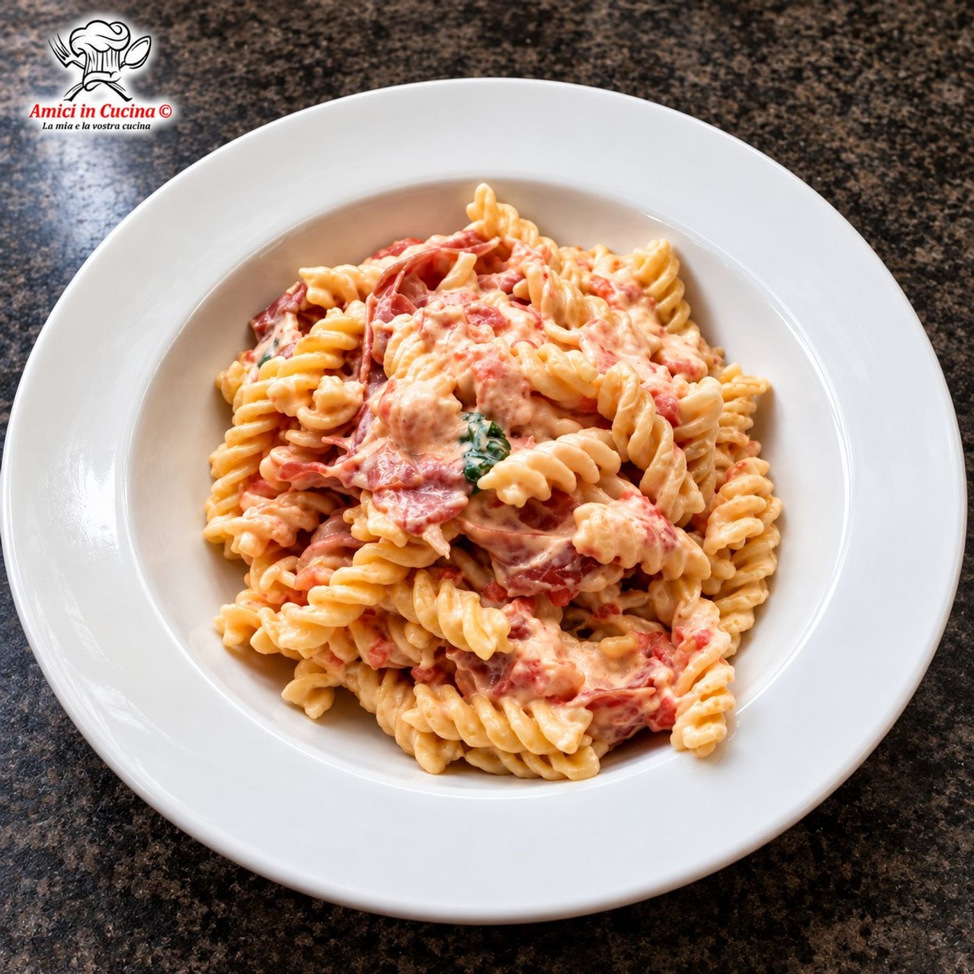 Fusilli "a modo mio": cremosissimi con Philadelphia, pomodoro e prosciutto crudo episode artwork