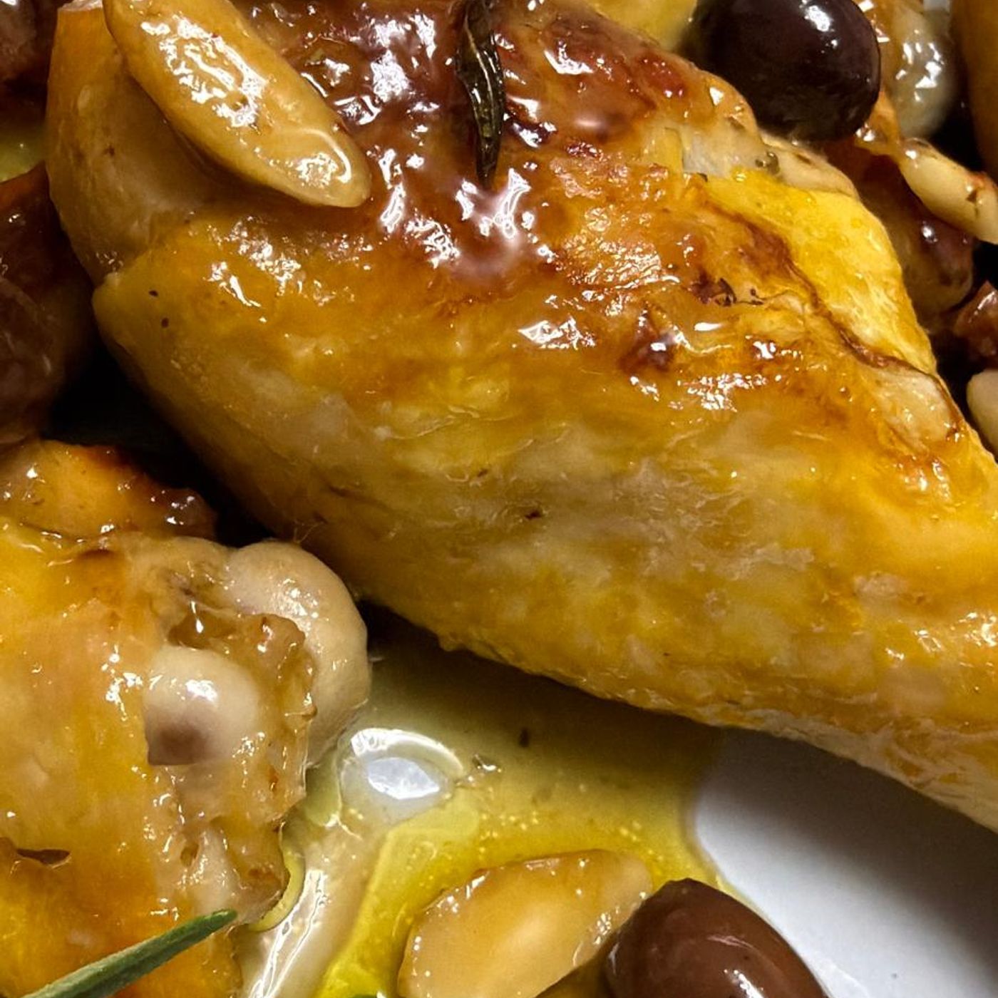 Pollo con pomodori secchi e mandorle. episode artwork