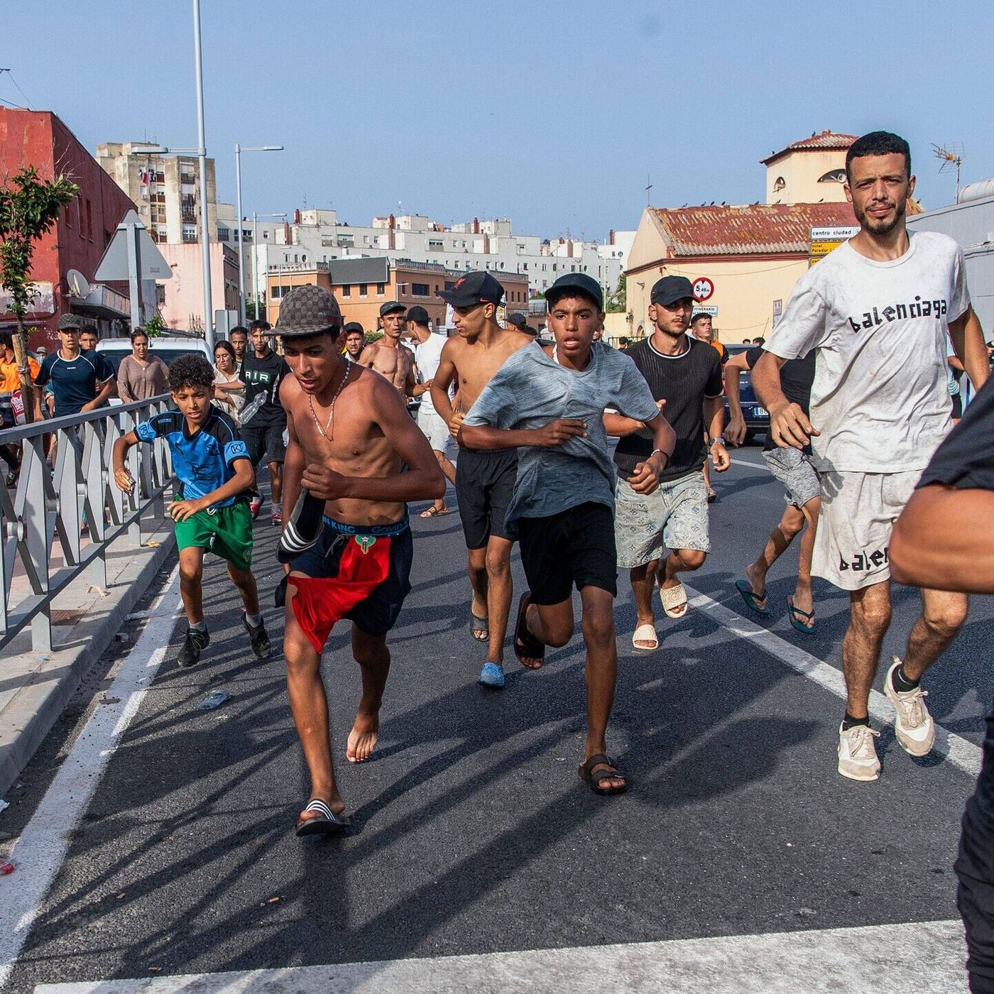 José Luis, vecino de Ceuta, no cree al Gobierno: "Quedan miles de personas por las calles, que vengan y lo vean" episode artwork