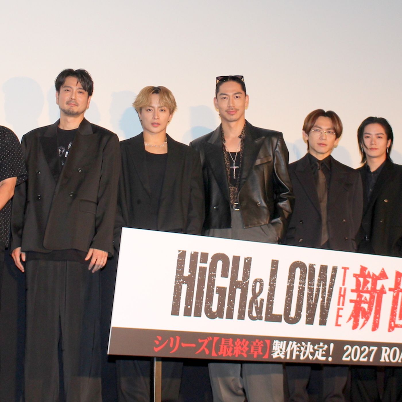 『HiGH&LOW』シリーズ最終章公開＆10周年ライブ開催決定！　EXILE TRIBEキャスト集結＆HIROサプライズ登場で告知 episode artwork