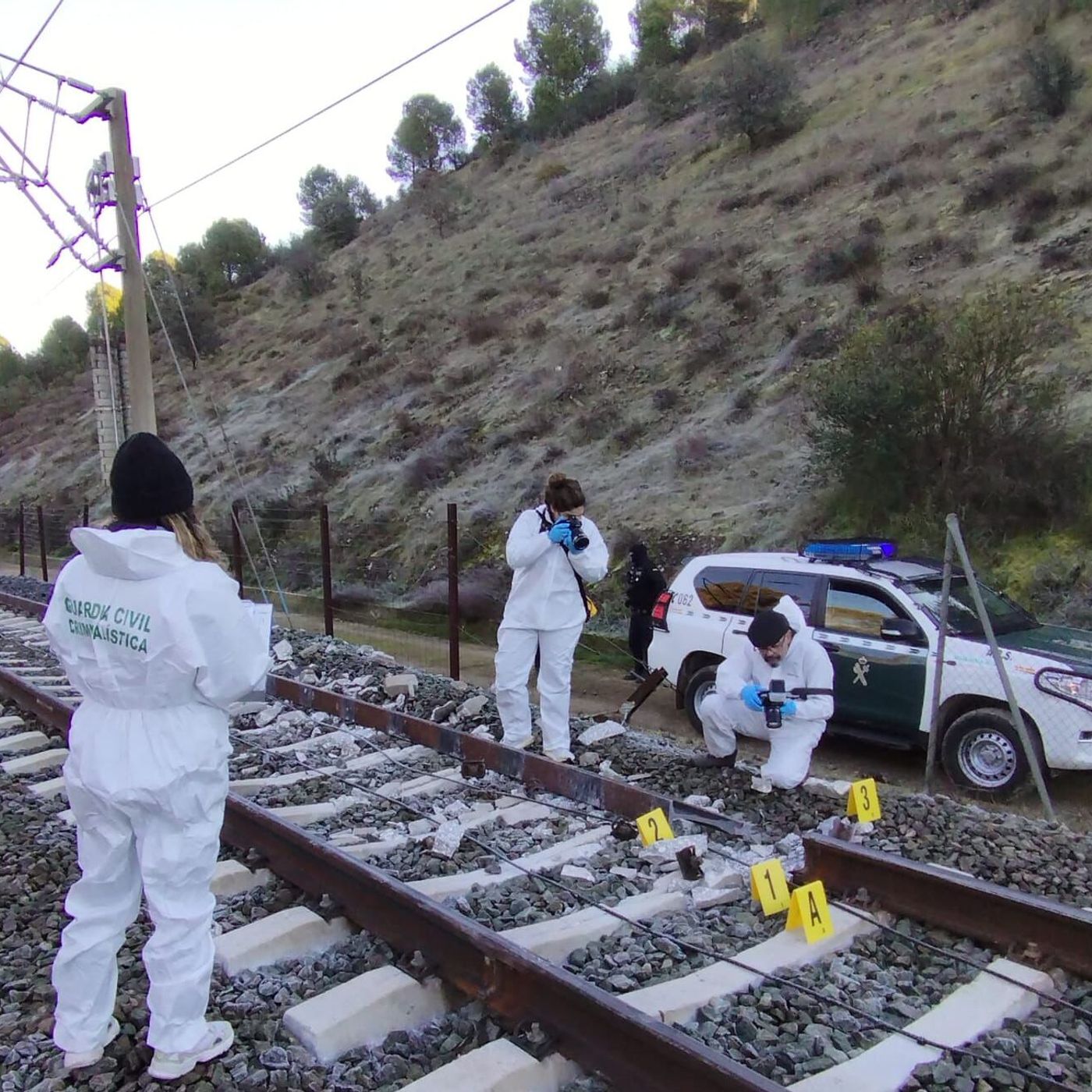El puesto de mando avanzado se instala a pie de vía en Adamuz