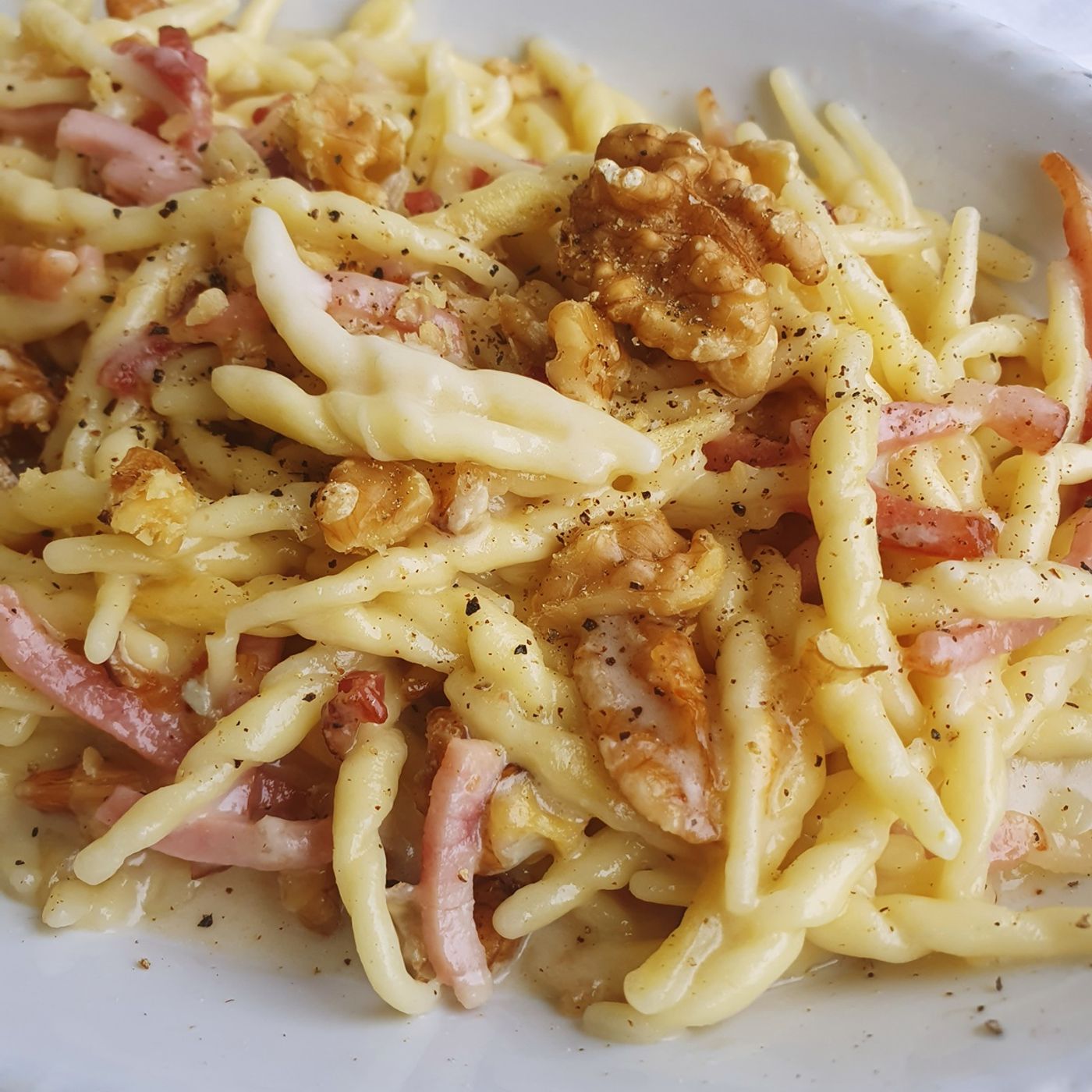 Trofie con speck, taleggio e noci, pasta cremosa facile e veloce episode artwork