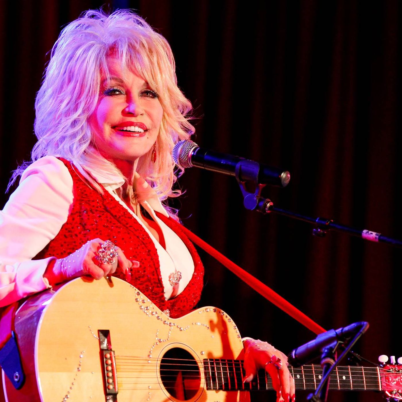 Nashville airport to be renamed for Dolly Parton after petition reaches over 160,000 signatures episode artwork