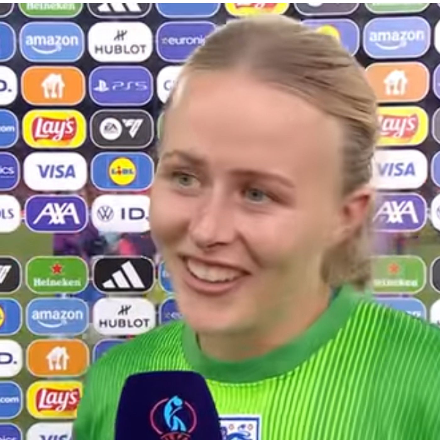 S74E29: Ofcourse We Didn't Have Our Normal Goalkeeper - Emmy Hikins On England's Hannah Hampton