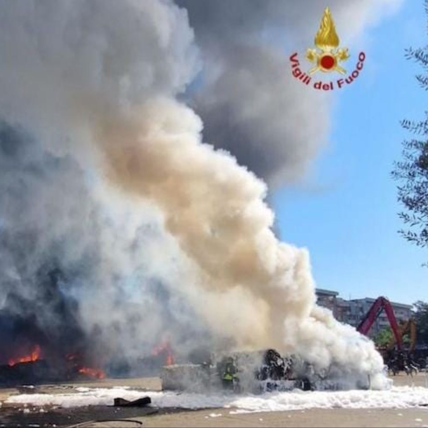 #Roma UN'ESPLOSIONE SEMINA IL PANICO A ROMA