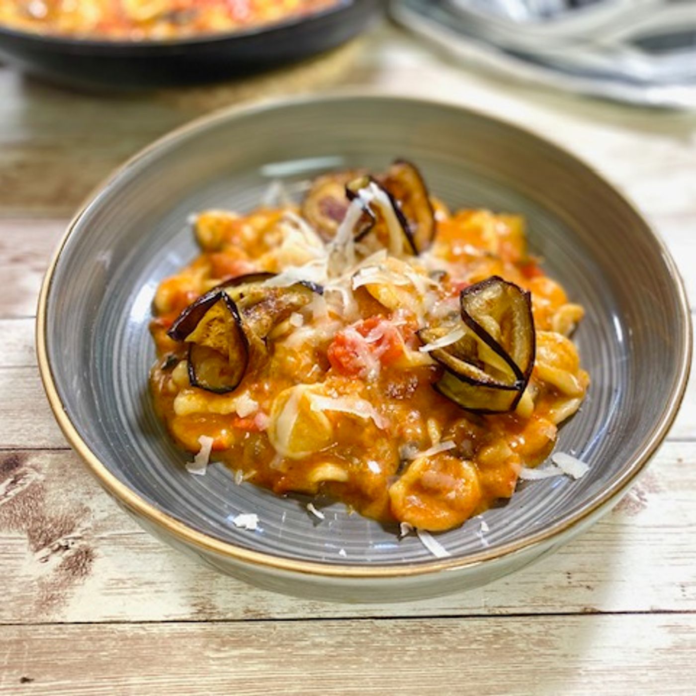 "Orecchiette Cremose con Melanzane e Scamorza Affumicata: Gusto e Tradizione" episode artwork