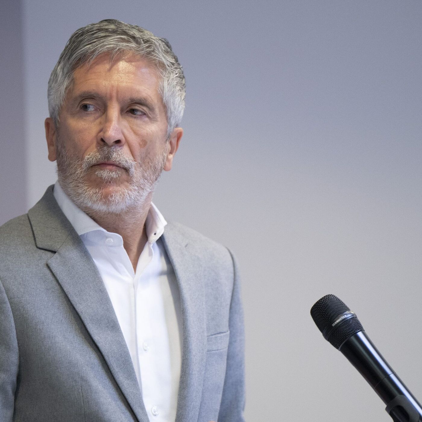 La República de los Tonnntos: Marlaska disuelve la unidad de la Guardia Civil que investigaba Plus Ultra