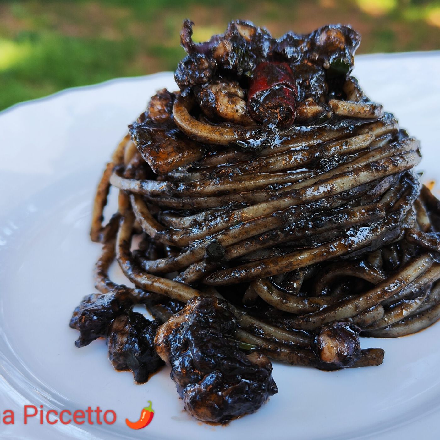 Spaghetti con nero di seppia seppie e pomodorini o passata di pomodoro episode artwork