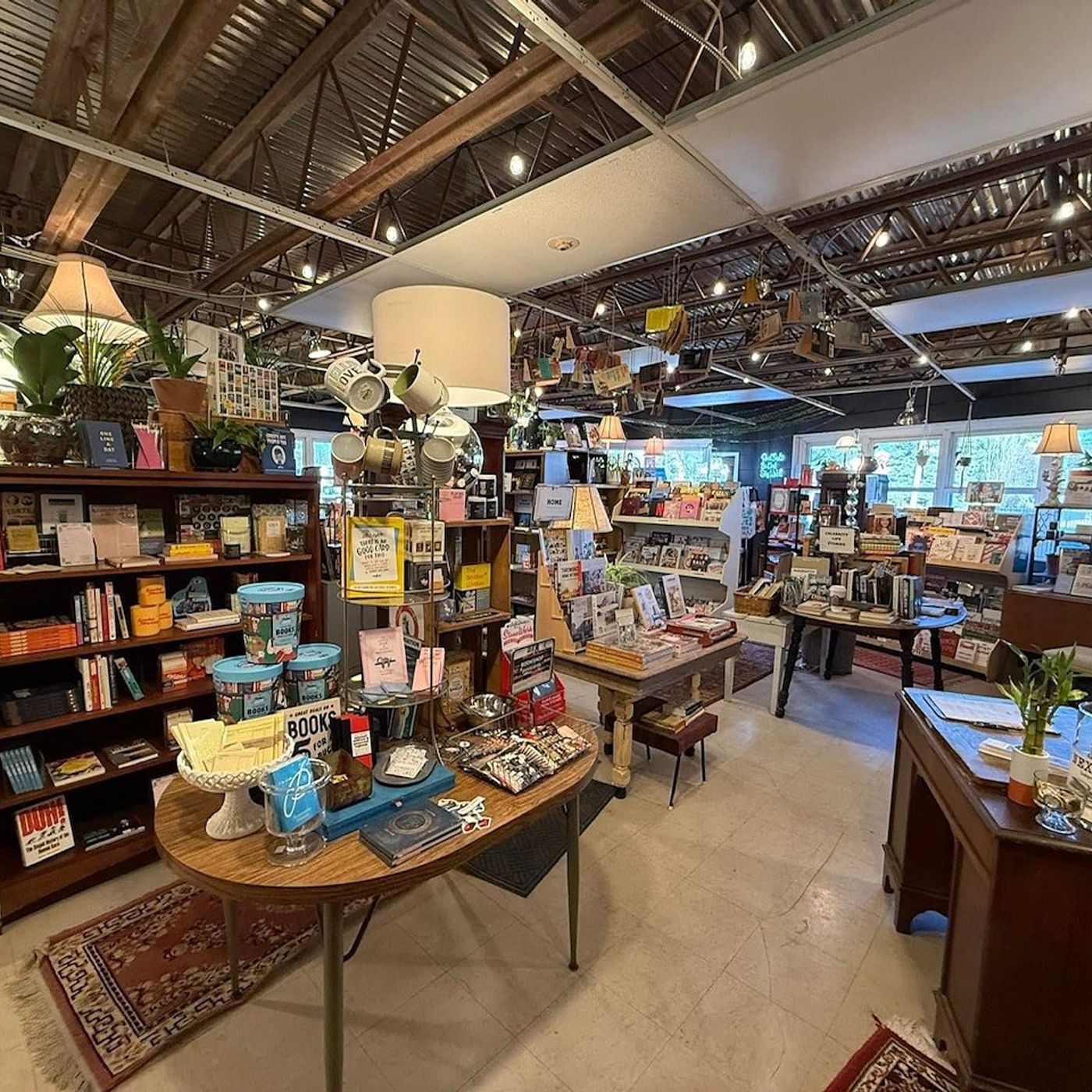 Plan your summer shopping excursion to Starved Rock Country episode artwork