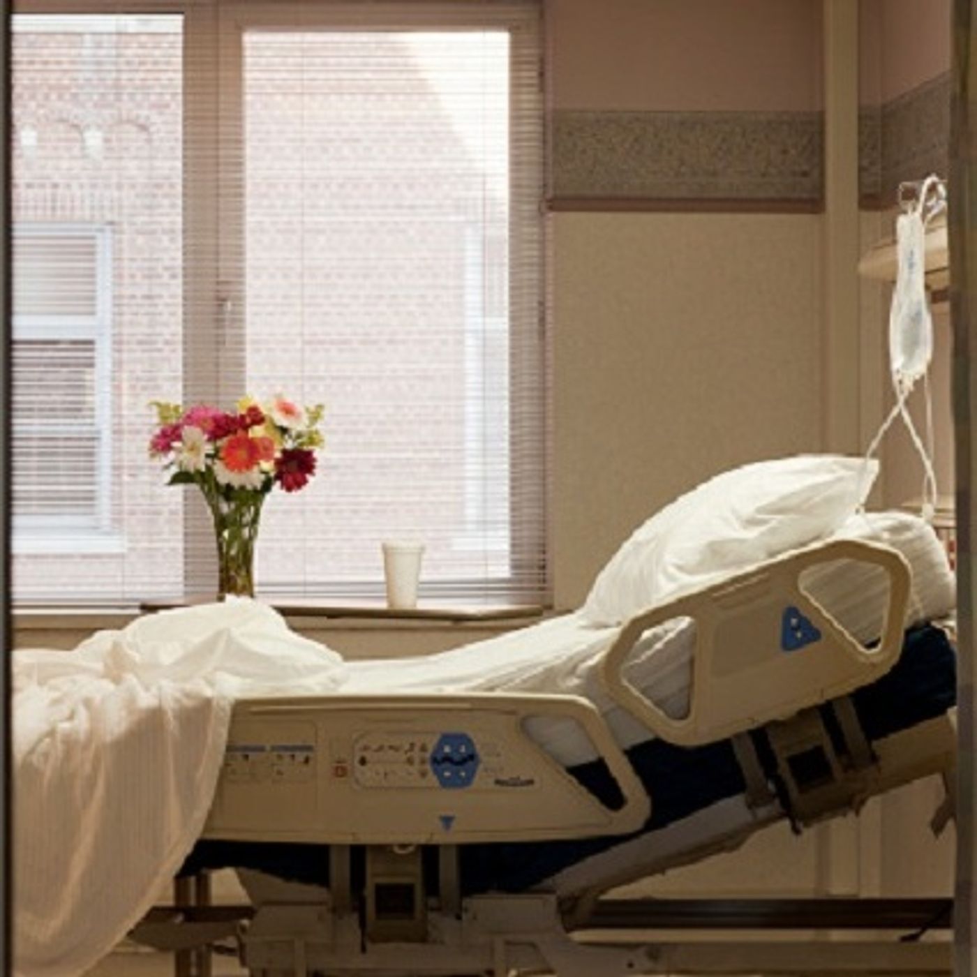 (Smile File) A Woman's Anonymous Mission to Brighten the Day of Those Hospitalized